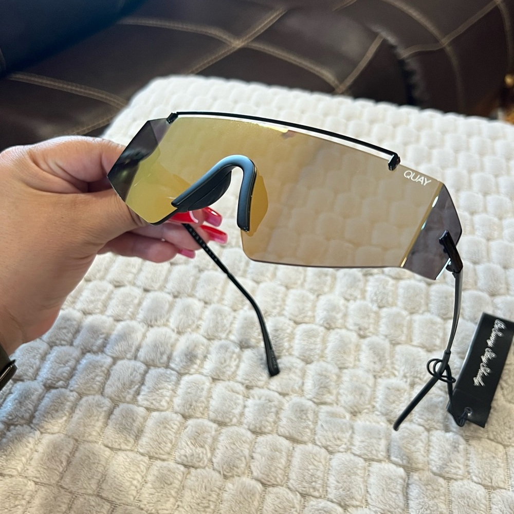 Quay Australia TRANSCEND Sunglasses - Picture 6 of 11